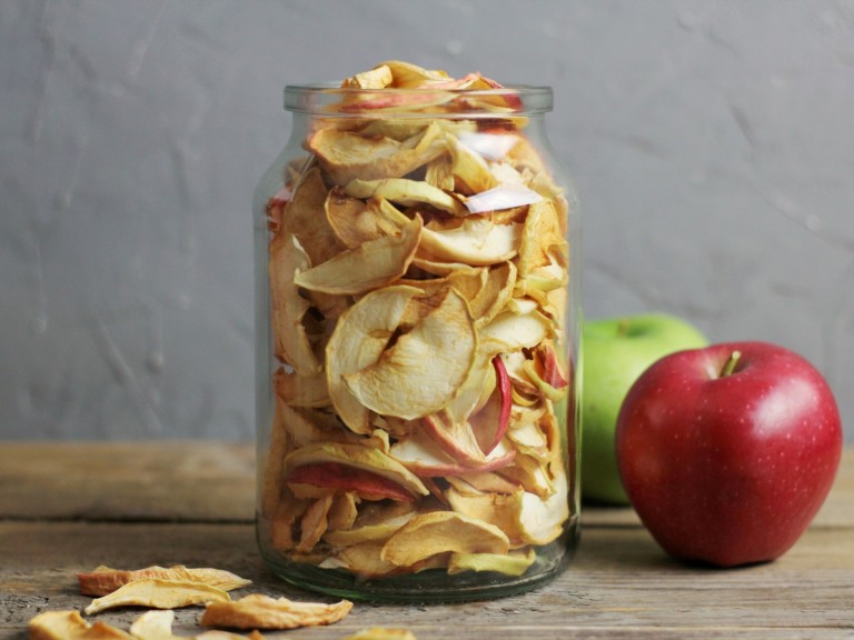 За ароматен чай или сладкиш: Как да изсушим ябълки за зимата