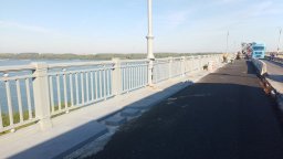 Монтирани са 240 метра от реставрирания парапет на Дунав мост при Русе