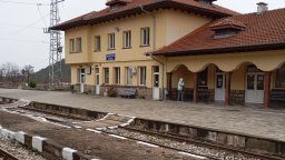 Почина по-тежко пострадалото момиче, скочило от влака в движение край гара Клисура
