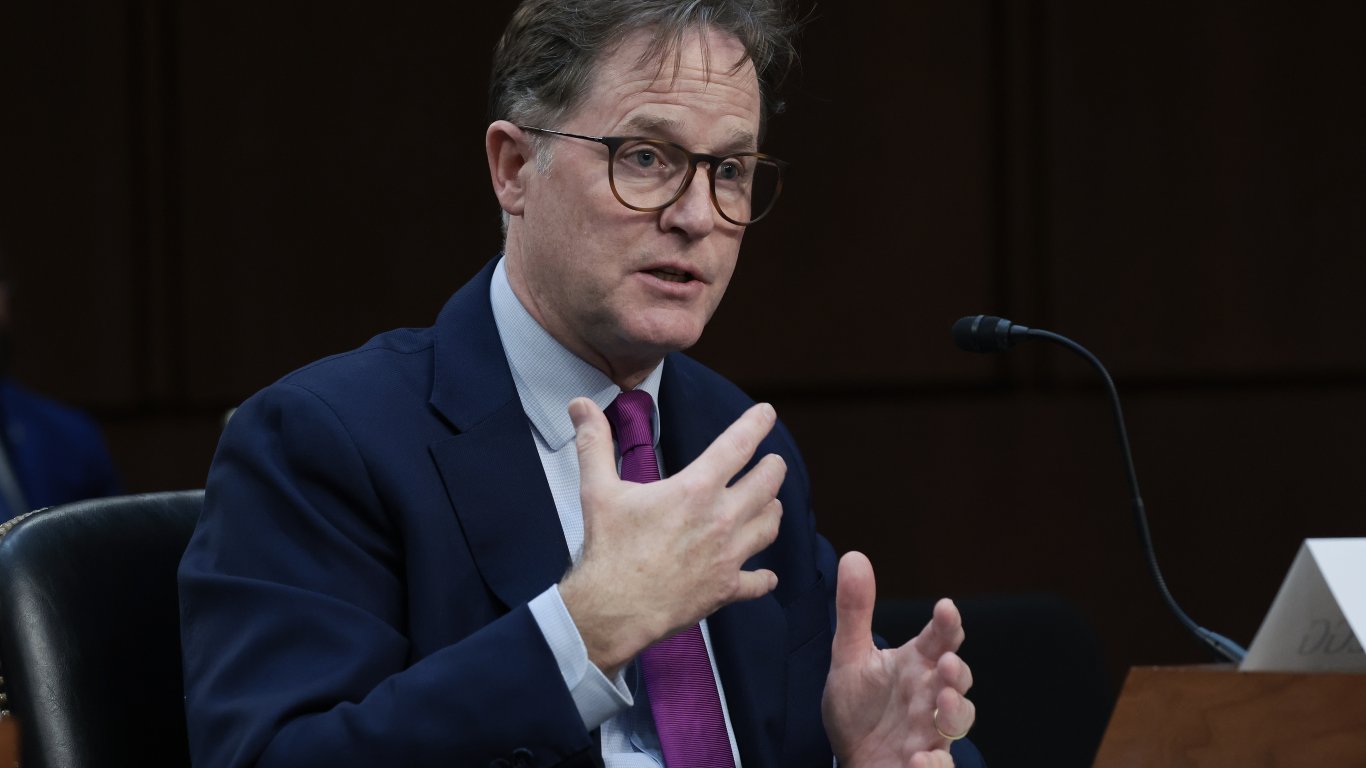 Бивш директор в Meta с унищожителна психологическа критика към шефовете на технологични компании