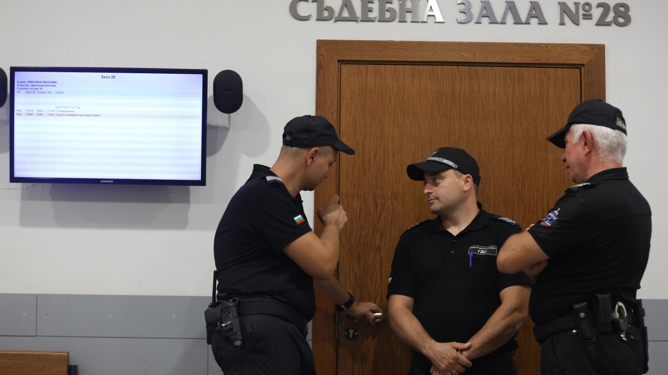 Адвокатът на учителя педофил: И училището, и родителите на момичето са знаели за връзката им