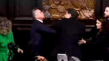 Мексикански сенатори си вчера след разгорещен дебат за предполагаеми призиви