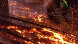 Продължава борбата с пожара в Национален парк "Рила" 