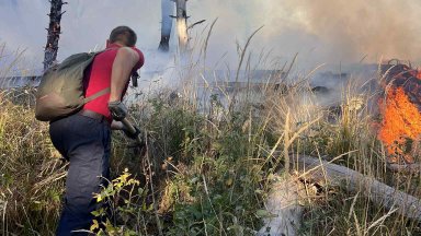 Голям горски пожар избухна в местността Клисурите на Чипровци в ранния