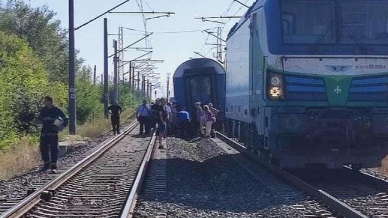 "Беше страшничко": Пътнически влак дерайлира край старозагорското село Калитиново 