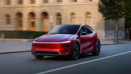 Tesla признава, че колите ѝ може никога да не станат напълно автономни
