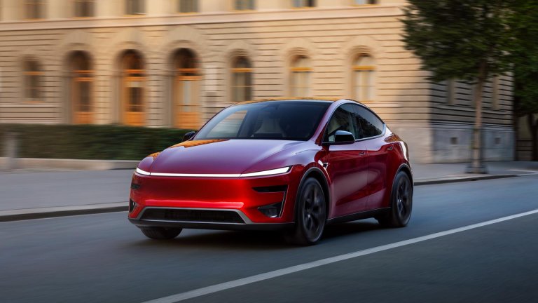 Tesla признава, че колите ѝ може никога да не станат напълно автономни