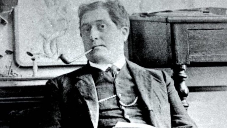 Романтик и циник, с баща - неизвестен, вероятно аристократ