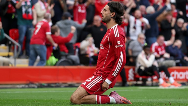 Най-добрият играч на Ливърпул се оплака, че феновете напускат рано стадиона