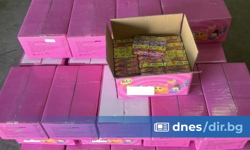 Бургаски митничари задържаха 30 000 маркови дъвки от Китай, които