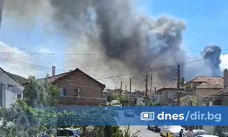 Сигналът за пламъците е получен около 13:10 часа. Огънят е тръгнал