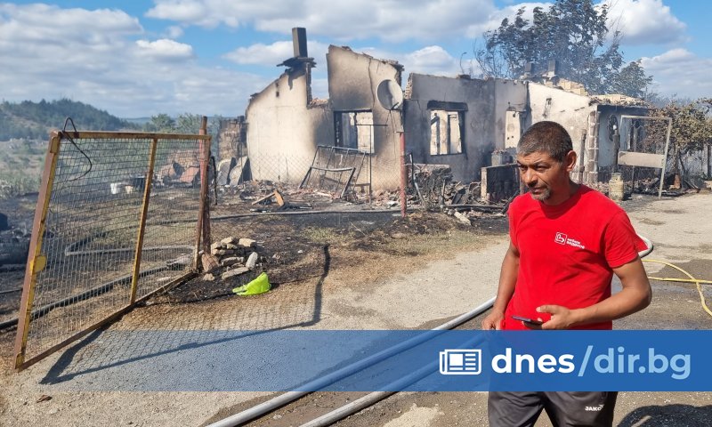 Пожарът в ромската махала на Белослав е напълно потушен, съобщи