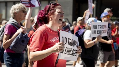 Хиляди протестиращи изпълниха улиците в близост до центъра на Чикаго