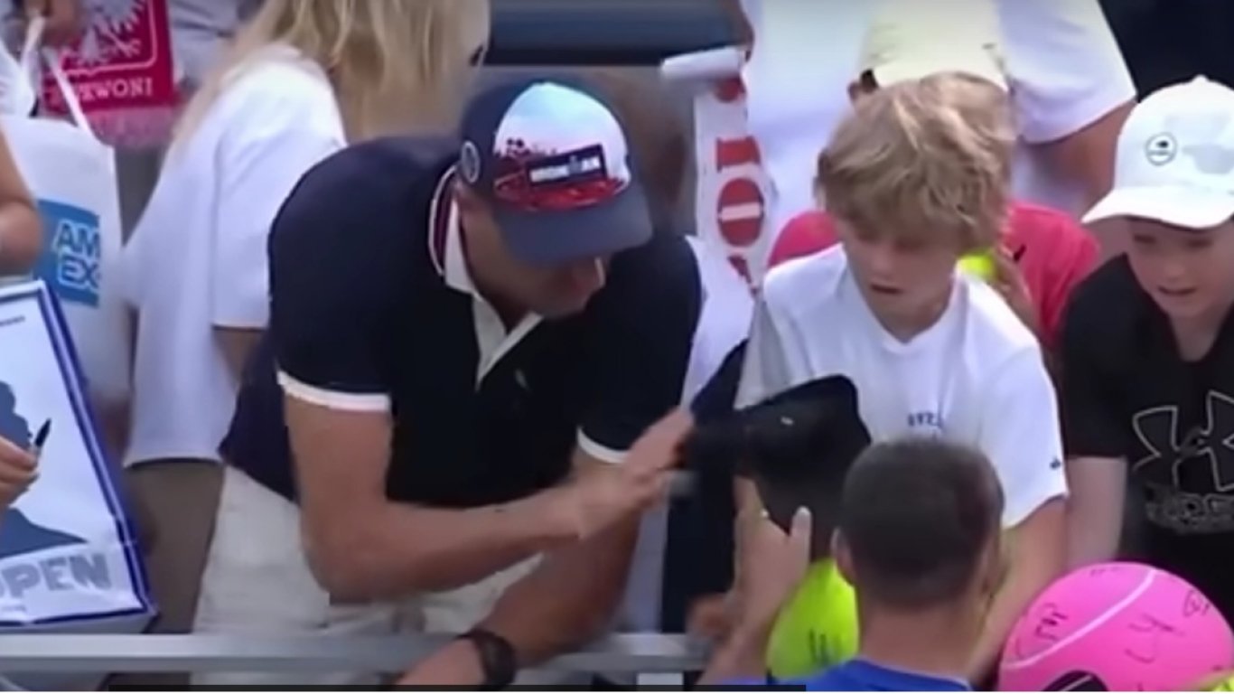 Големият вайръл: CEO открадна шапка от дете на US Open и светът избухна