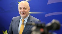 Премиерът се похвали с Шенген и с еврото на Деня на независимостта