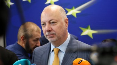 Желязков: Не се разследва заглушаването на сигнала на самолета на Урсула фон дер Лайен