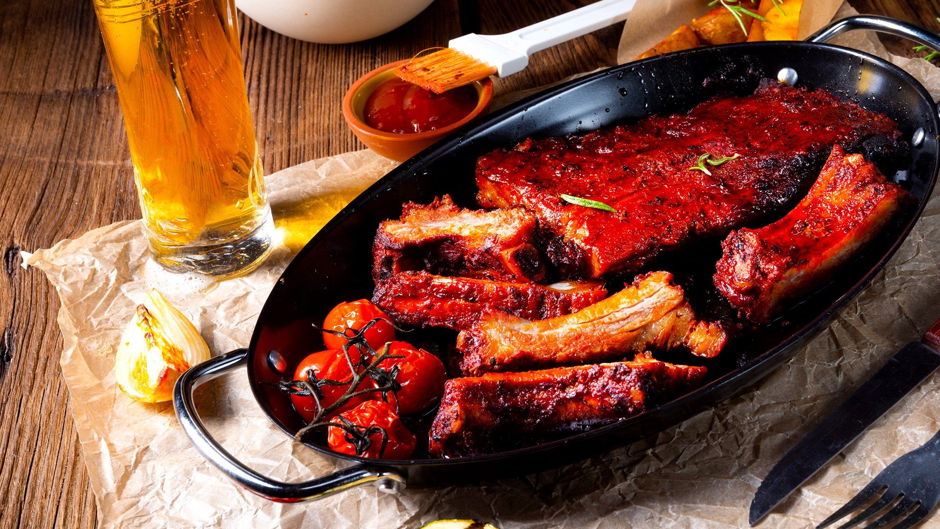 Пикантна марината за сочни свински ребърца