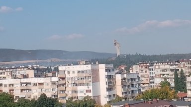Пожар гори в района на Мемориалния комплекс "Бранителите на Стара Загора"