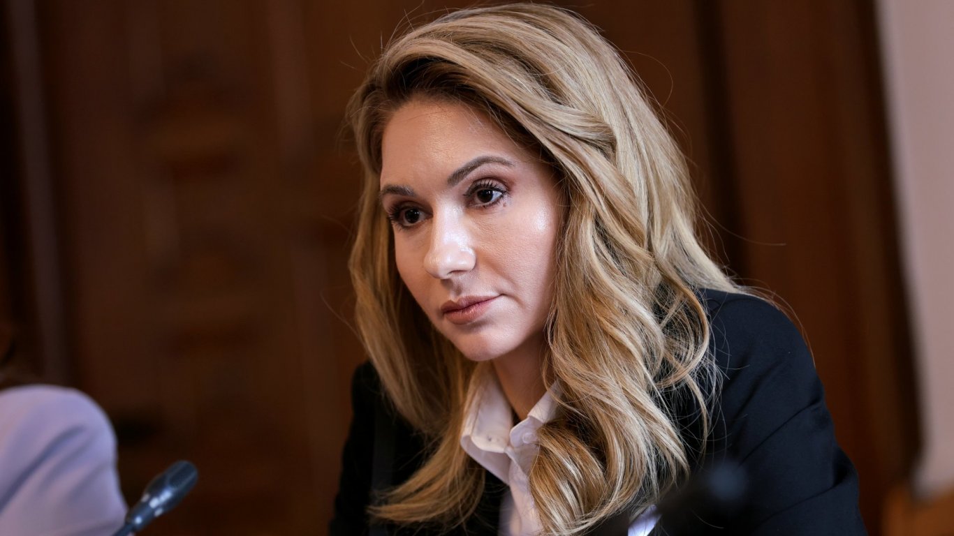 Кандидатката за замeстник-омбудсман пред депутатите: От политика не разбирам