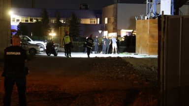Спасяват деца на строителна площадка в София (снимки)