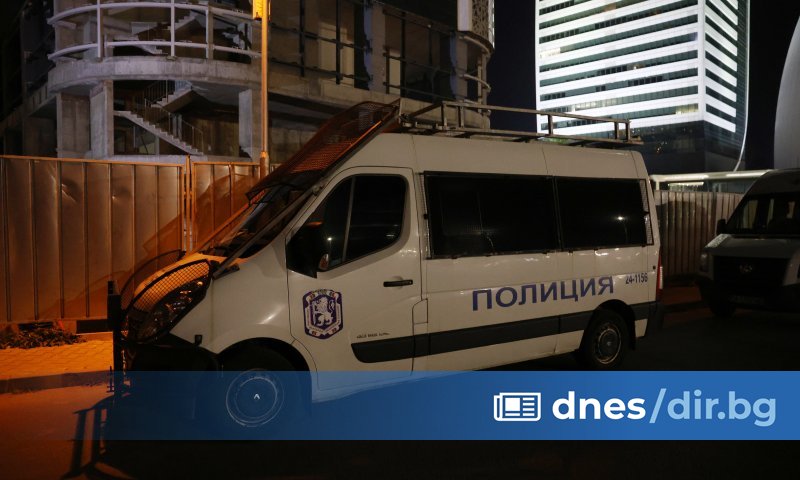 Всички седем деца, които вчера се бяха качили на кран