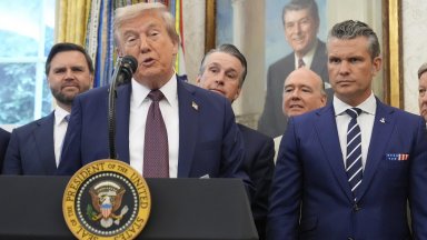 ТръмпFlightradar24 GPS сигналът на самолета на Фон дер Лайен е