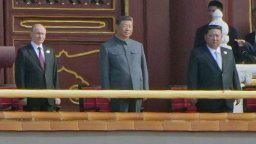 Си откри най-големия военен парад в историята на Китай, заобиколен от Путин и Ким