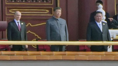 Китайският президент Си Цзинпин предупреди че светът е изправен пред