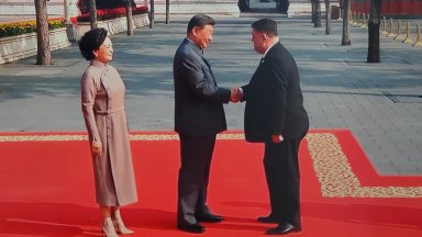 Председателят на БСП Атанас Зафиров се е ръкувал с китайския