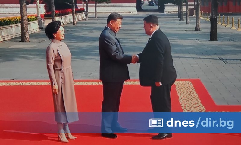 Председателят на БСП Атанас Зафиров се е ръкувал с китайския