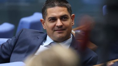 ПарламентътАПС Ще бъдем коректив на властта управлението се провали Възраждане напускат