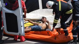 Варненски пожарникари опазиха самоубиец със спасителен дюшек