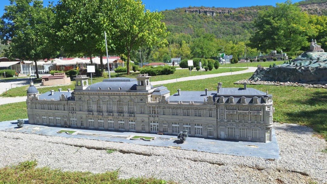 Доходно Здание, Русе