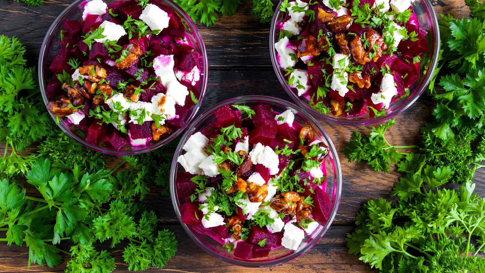 Салата с печено цвекло и сирене