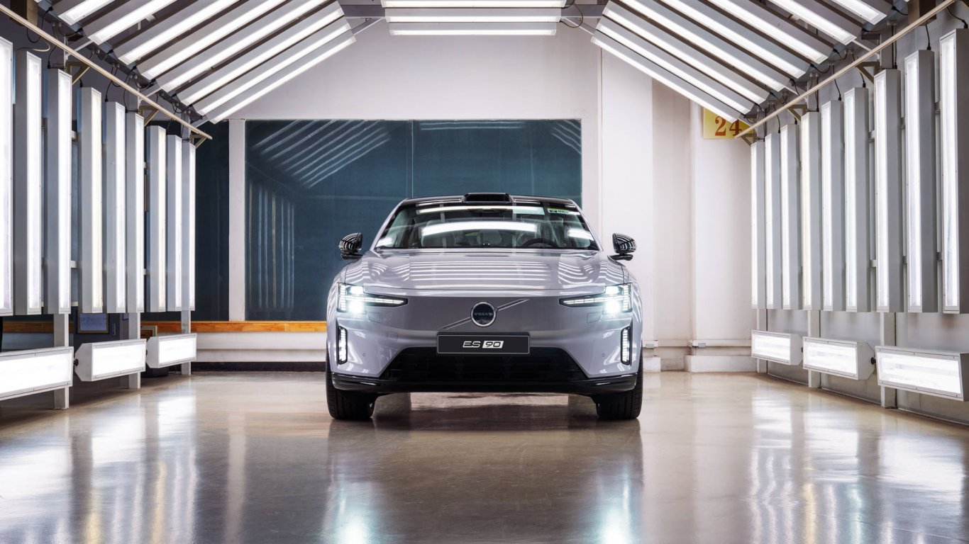 Volvo стартира производството на ES90