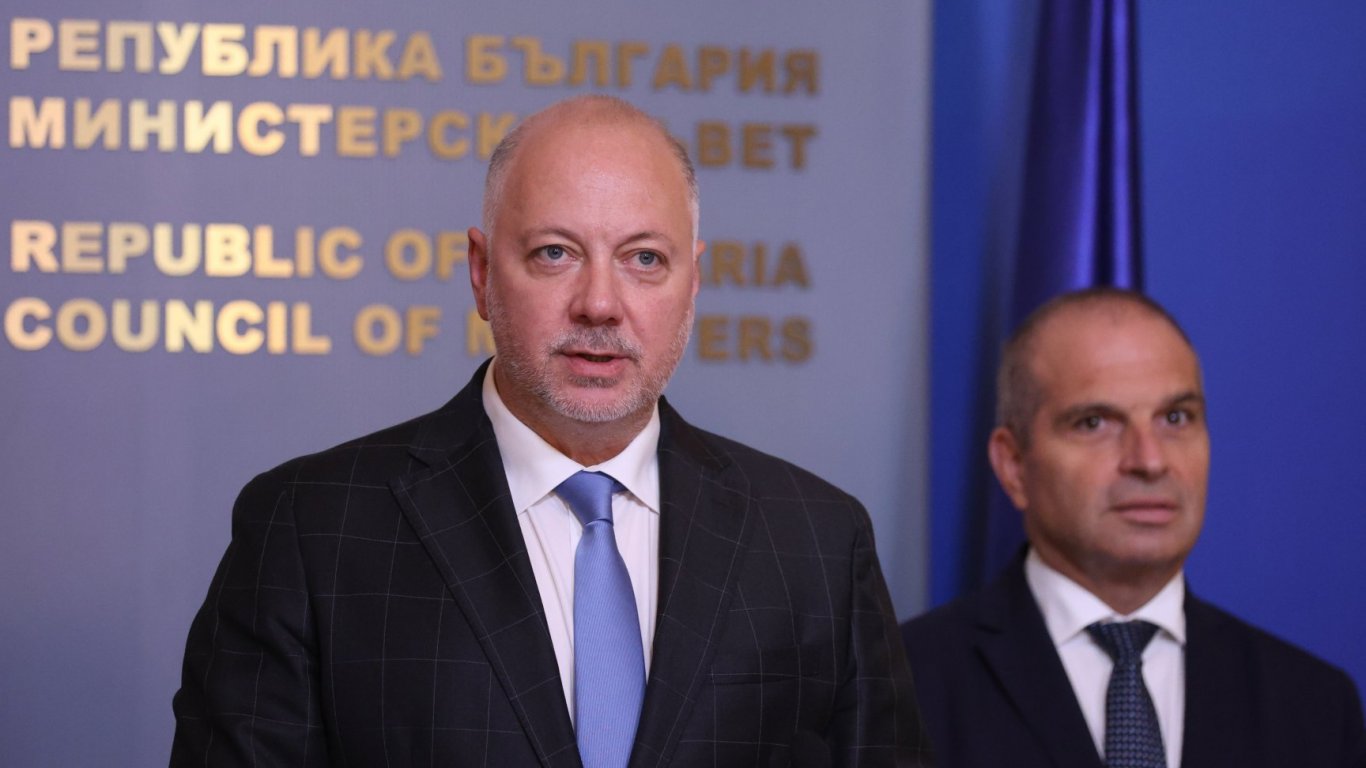 Чакат се данни от авиокомпанията за заглушаването на самолета на Фон дер Лайен