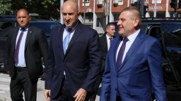 Радев отиде при плевенчани и попита държавата: Къде изчезна водата?