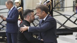 Макрон: Русия ще си плати, ако не седне на масата за преговори