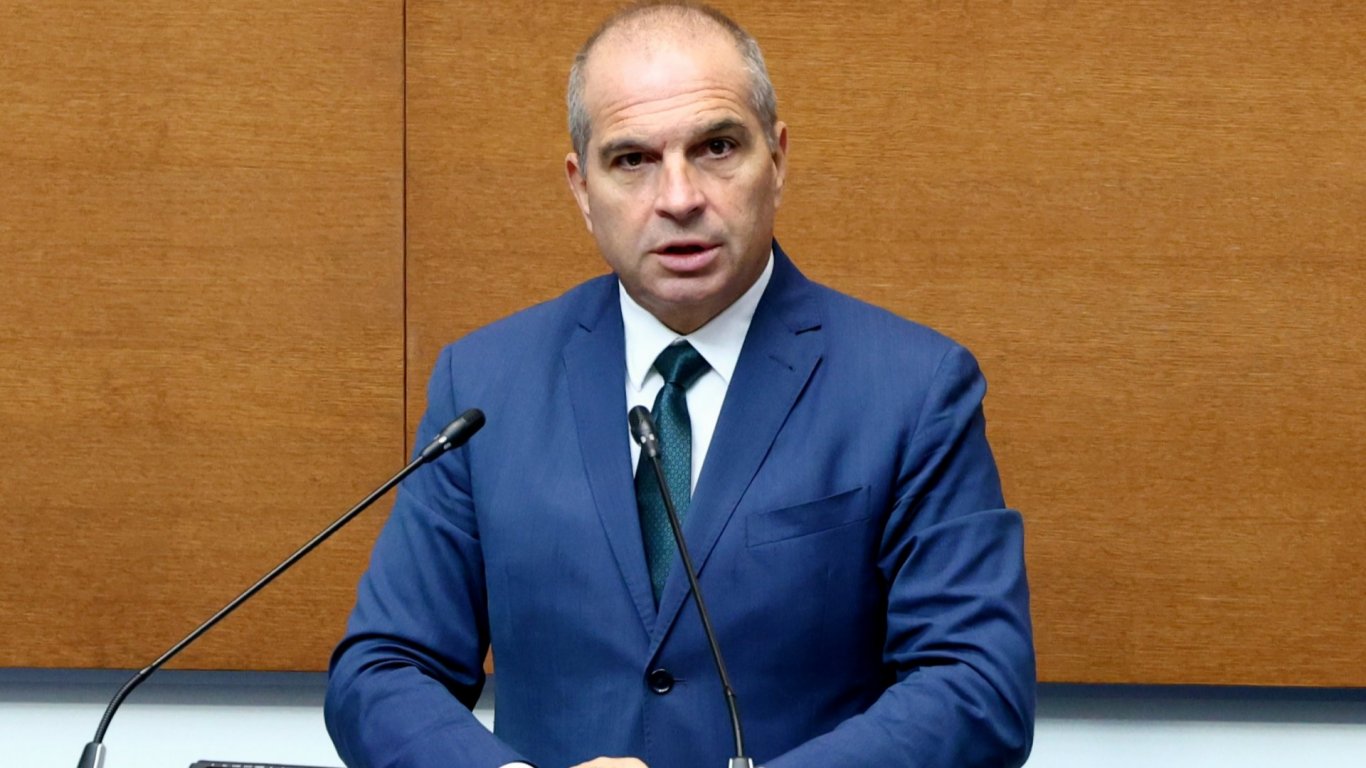 Караджов: До края на годината ще липсват 70 вагона за покриване на графика на влаковете