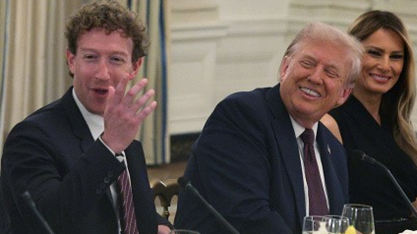 Записаха как Марк Зукърбърг се подмазва на Тръмп