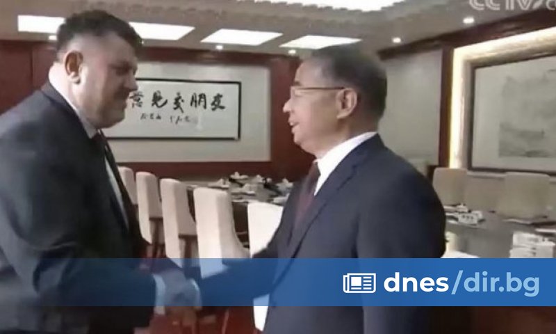 След като се ръкува с китайския лидер Си Дзинпин и