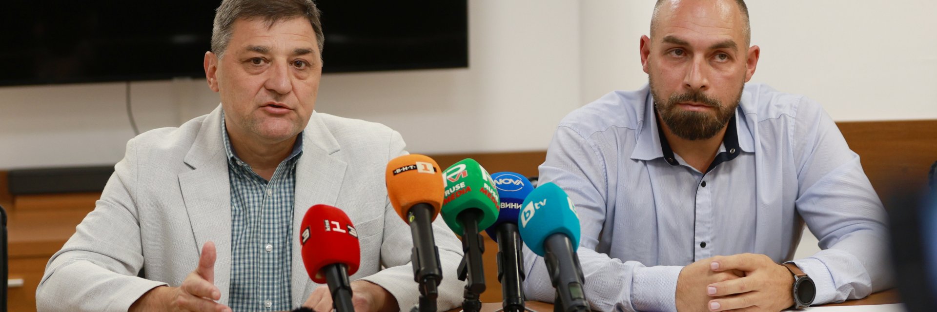 Нападателите на полицейския шеф в Русе вече са с обвинения, които пращат в затвора до 15 г.