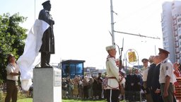 Паметник на ген. Владимир Вазов бе открит в София в Деня на Съединението