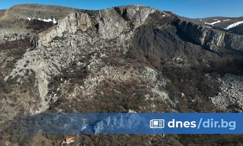 В района на Габрово парапланерист е паднал вчера върху скали,