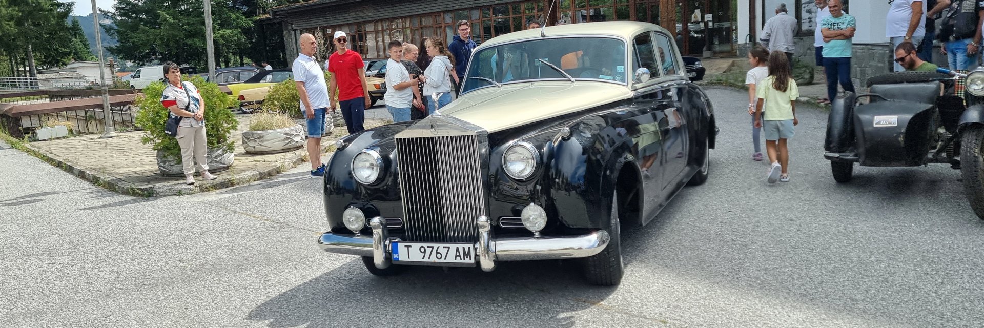 66-годишен "Ролс-Ройс", возил банкерите на "Ротшилд", впечатли на парад в Смолян