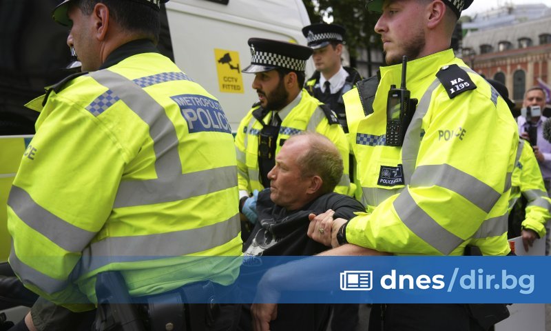 Британската полиция арестува десетки участници в протест в подкрепа на