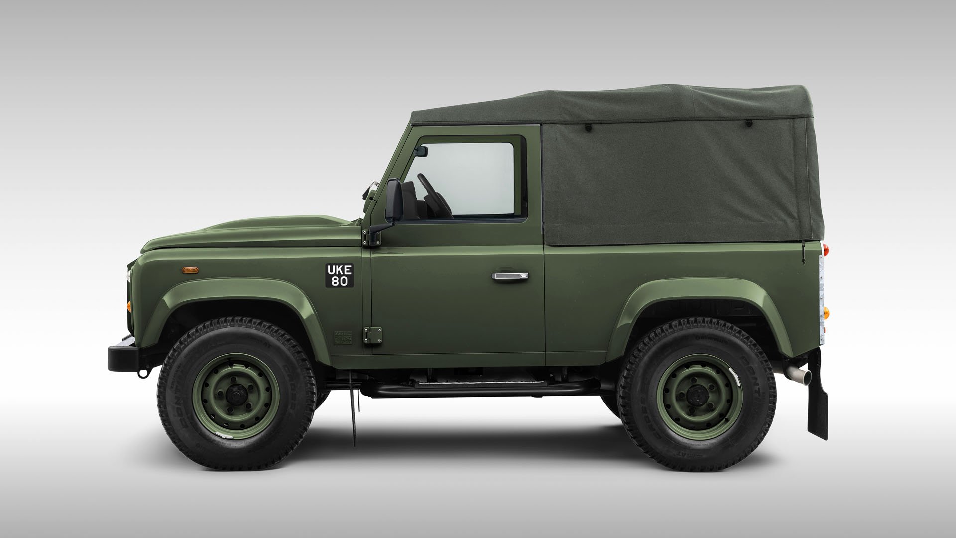 Land Rover Defender V8 Churchill Edition 90 Soft Top