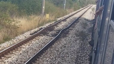 Технически проблем по трасето осуети движението на бързия влак от
