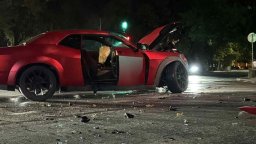 Кола се вряза в жилищен вход в Асеновград