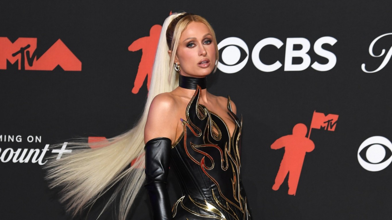 Парис Хилтън известна с бляскавия си живот на наследница и